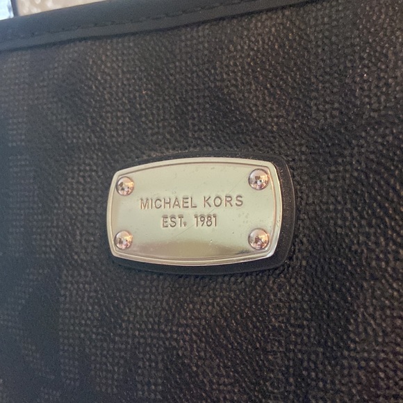 Michael Kors authentic tote. - Picture 2 of 10